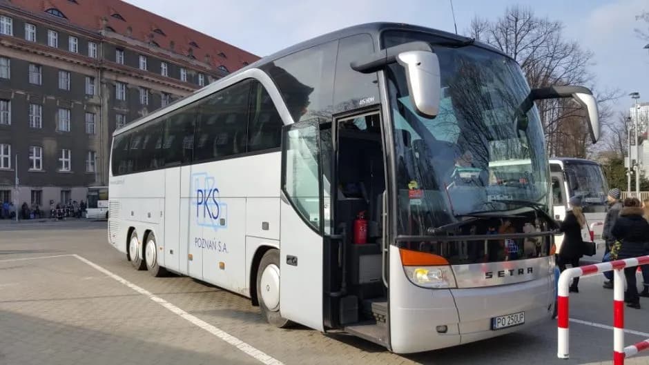 Ile kosztuje bus z Kołobrzegu do Dźwirzyna? Sprawdź ceny i trasy