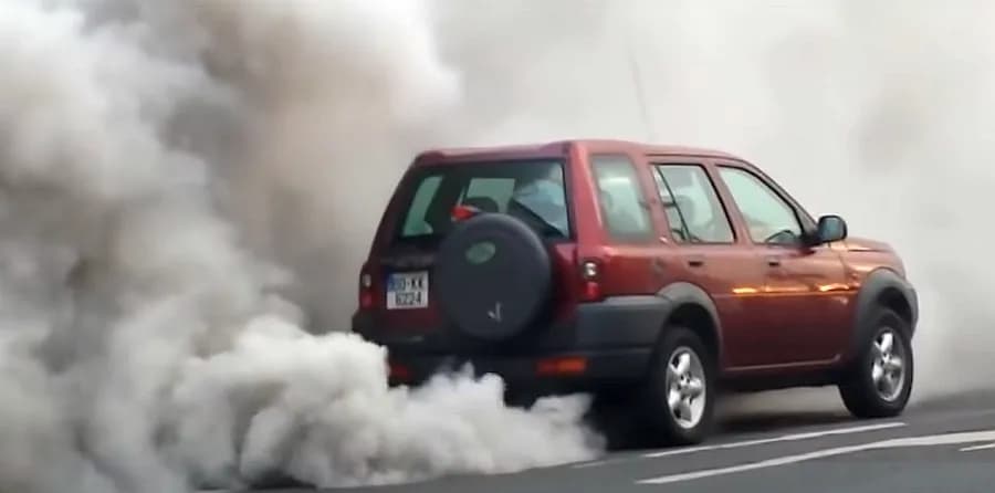 Jak zgasić rozbiegany silnik - skuteczne metody zatrzymania awarii