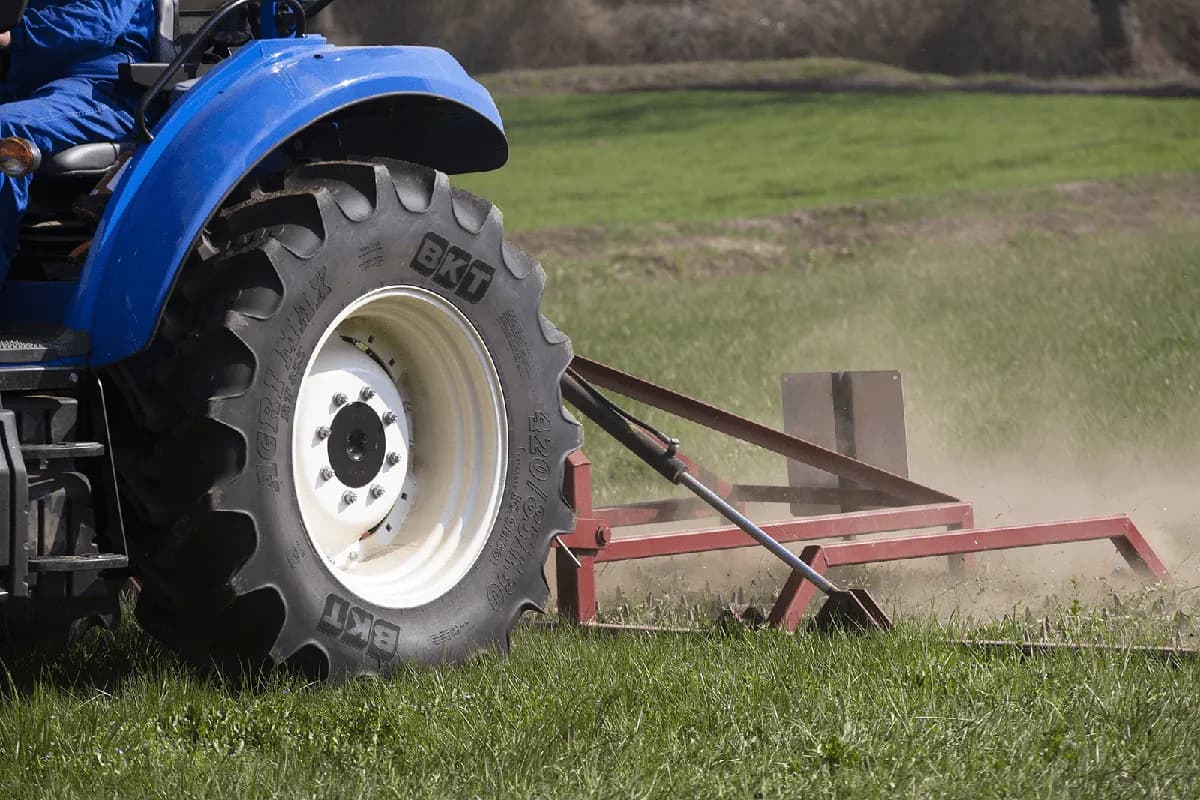 Ile waży opona od traktora? Zaskakujące różnice w wagach opon