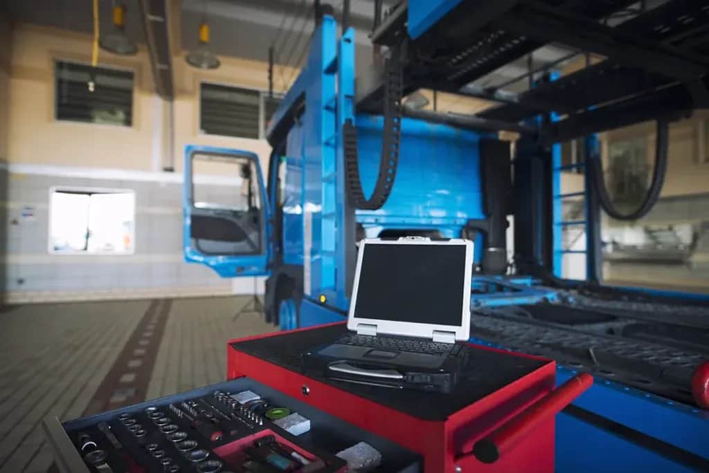 Ile kosztuje przegląd ciężarówki? Sprawdź nowe ceny i opłaty dodatkowe