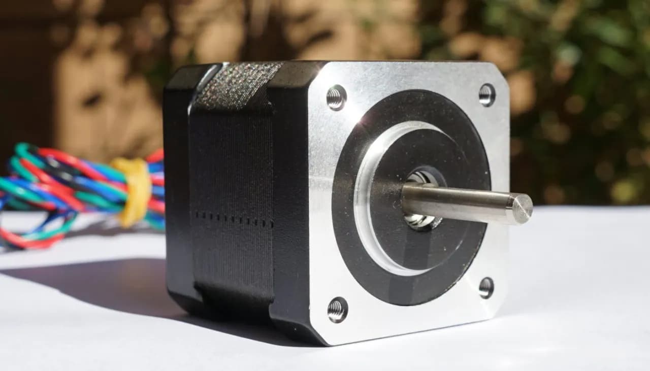 Silnik krokowy: Objawy awarii, diagnoza i naprawa krok po kroku