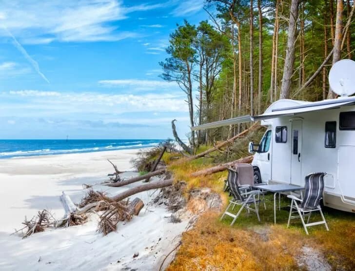 Gdzie jechać kamperem na weekend? Odkryj najlepsze miejsca w Polsce