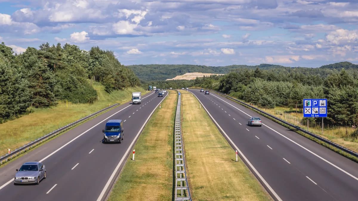 Kiedy zakazy dla ciężarówek? Uniknij mandatów i planuj podróż mądrze