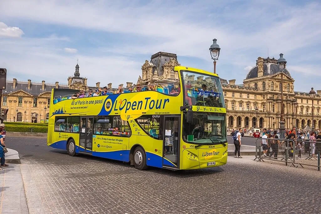 Ile kosztuje bus do Paryża? Ceny, czas podróży i przewoźnicy