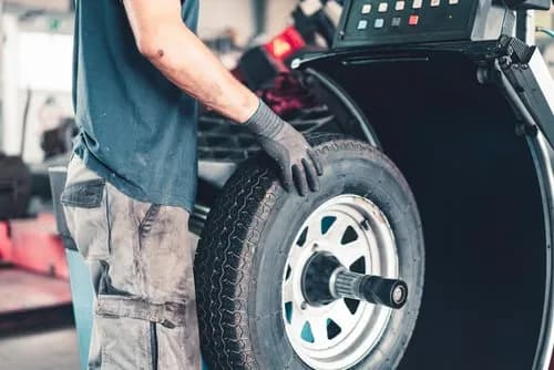 Opony całoroczne czy warto? Poznaj wady i zalety przed zakupem