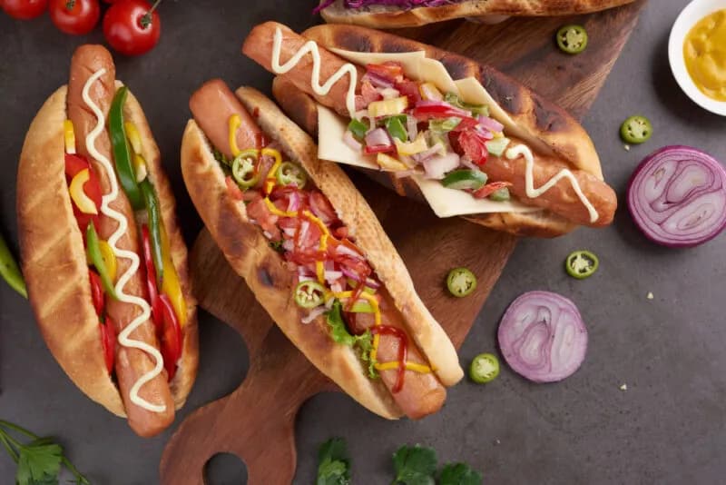 Ile kcal ma hot dog z Orlenu? Zaskakujące różnice w kaloriach!