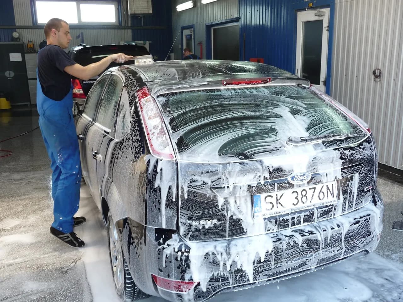Jakie ciśnienie na myjni bezdotykowej zapewnia skuteczne czyszczenie?