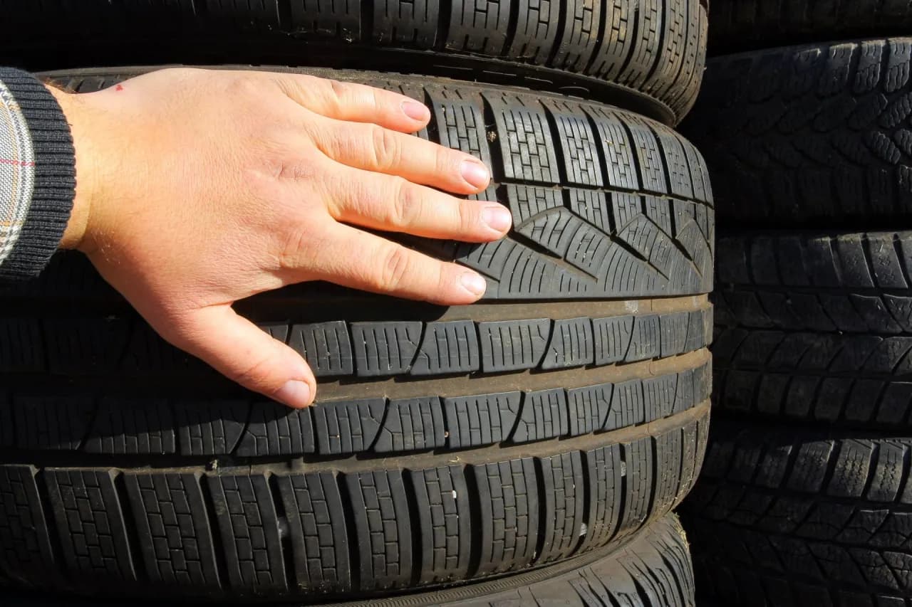 Jak stare mogą być opony — kiedy wymienić i jak je sprawdzić