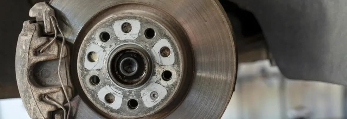 Jakie hamulce są w ciężarówce i dlaczego warto je znać?