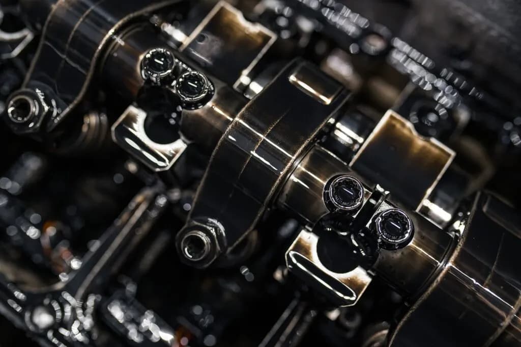 Jak zrobić płukankę silnika: krok po kroku i kiedy warto ją użyć